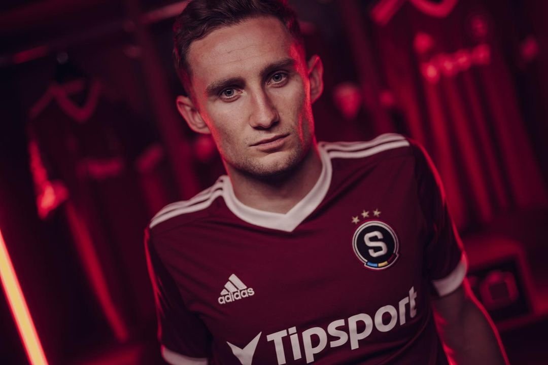 Spartu posílí ??? ?????? ??❤️ Pětadvacetiletý reprezentační útočník bude od nové sezony oblékat rudý dres. #acsparta